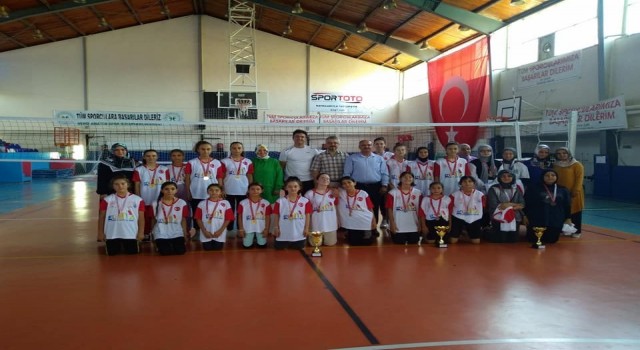 Gedizde voleybol turnuvası
