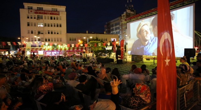 Geleneksel Açık Hava Sinema günlerine İlkadımda yoğun ilgi