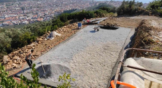 Gemlikte tarım arazilerine giden yollar yenileniyor