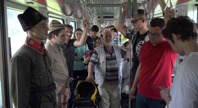 Genç KAYMEKten tramvayda Zafer Bayramına özel farkındalık etkinliği