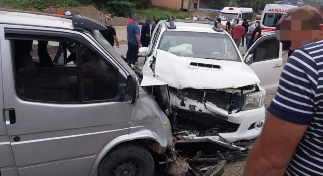 Giresunda trafik kazası: 13 yaralı