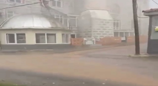 Gönende dolu yağışı