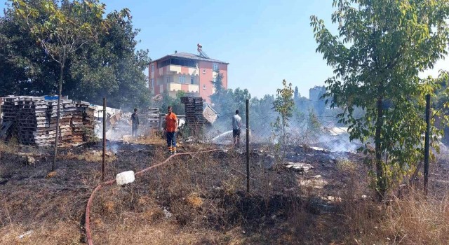 Gönüllü itfaiyecilerin erken müdahalesi yangının büyümesini engelledi
