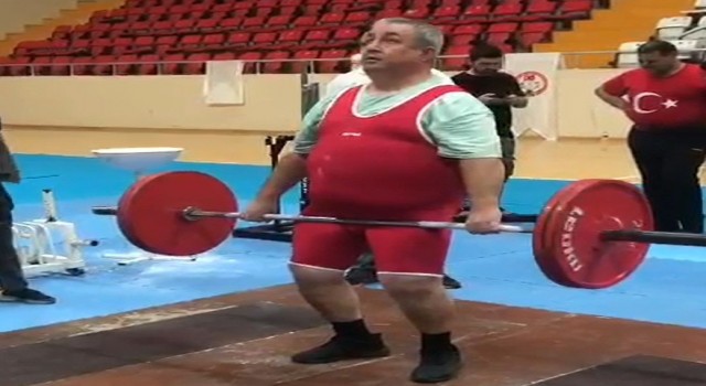 Görme engelli sporcudan halterde Türkiye üçüncülüğü