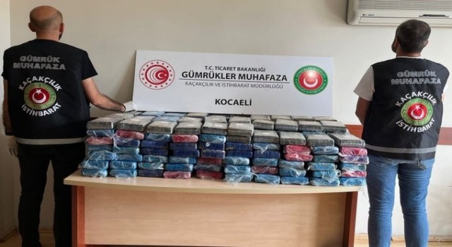 Gümrük Muhafaza ekipleri 226,9 kg esrar ile 246,8 kg kokain ele geçirdi