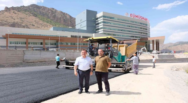 Gümüşhane Devlet Hastanesinin yolu asfaltlanıyor