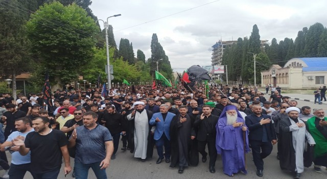 Gürcistanda Tasua Yürüyüşüne binlerce kişi katıldı