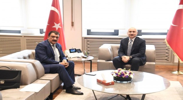 Gürkan Ankarada hizmet ve yatırımlarla ilgili istişarelerde bulundu