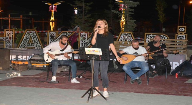 Hakkarideki etkinliklere Aleyna damgasını vurdu