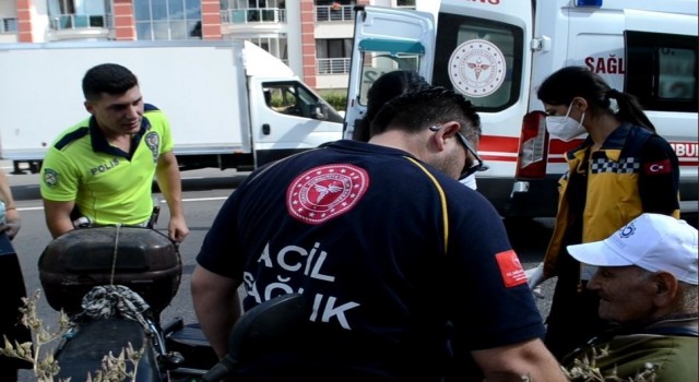 Hastaneye gitmek istemeyen 82 yaşındaki yaralı motosikletliyi ambulans şoförü ikna etti