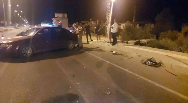 Hatayda arıza nedeniyle yolun sağında duran araca otomobil çarptı: 3 yaralı