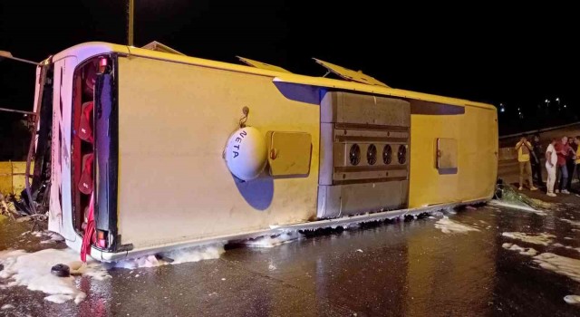 Hatayda yolcu otobüsü devrildi: 3 ağır 40 yaralı
