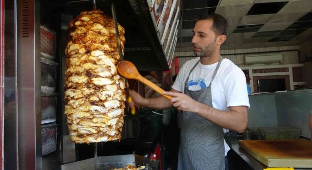 Hava sıcaklığı ocak sıcaklığı ile birleşti: Yüz derece sıcaklık altında ekmek parası için mücadele ediyorlar