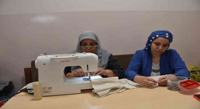 Hem meslek öğreniyorlar hem de para kazanıyorlar
