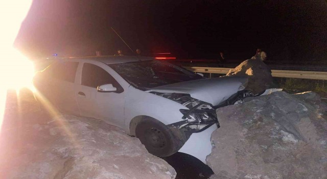 Heyelan nedeniyle kapalı olan yola giren sürücü faciayı ucuz atlattı