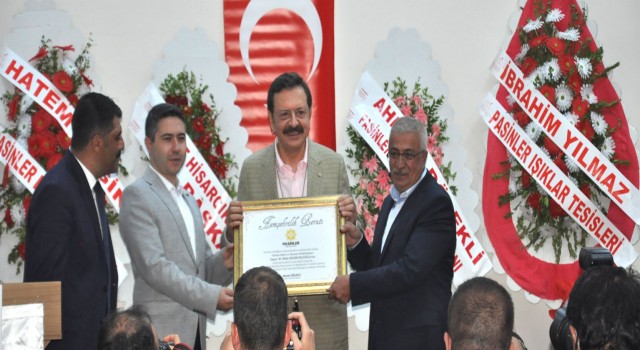 Hisarcıklıoğluna Pasinlerde fahri hemşerilik beratı verildi