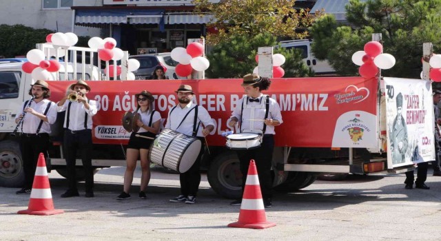 Honaz caddelerinde bandolu kutlama