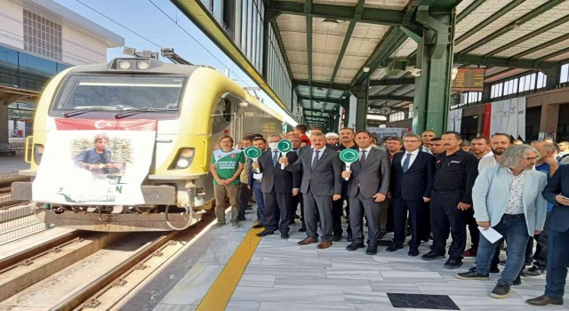 İçerisinde 500 ton yaşam malzemelerinin olduğu İnsani Yardım Treni Pakistana doğru yola çıktı