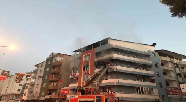 Iğdırda çıkan yangında daire kullanılamaz hale geldi