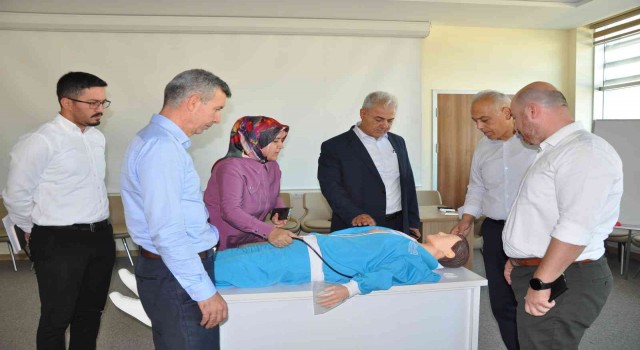 İl Sağlık Müdürlüğüne alınan simülasyon maketlerini incelendi