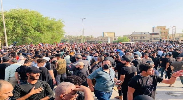 Irakta Koordinasyon Grubu ve Sadr Grubu destekçilerinden karşılıklı protesto