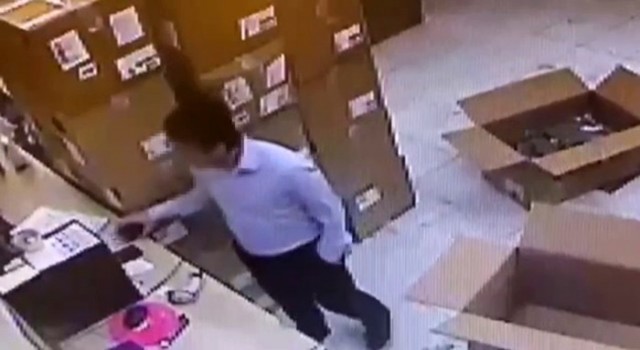 İş yeri deposundan çalınan eşyalar kamerada