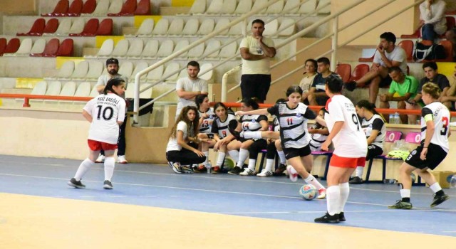 İşitme Engelliler Kadın Futsal Türkiye Şampiyonası Karabükte başladı