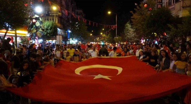 Ispartada Zafer Bayramı çoşkusu fener alayıyla devam etti