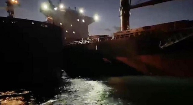 İstanbul Boğazında 2 gemi çarpıştı, çalışanlar arada kalmaktan son anda kurtuldu