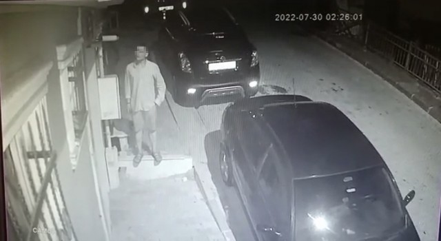 İstanbulda bir garip hırsızlık: Apartmanın tabelasını çaldı