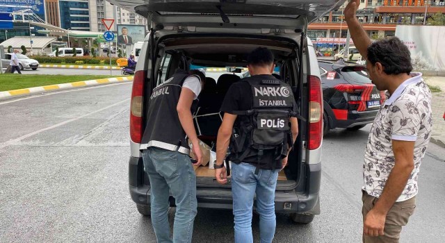 İstanbulda polisten Narkotik Dar Alan Uygulaması