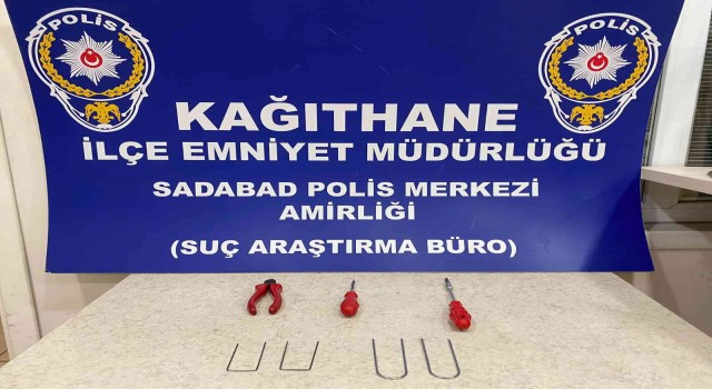 İstanbulda vatandaşların kabusu hırsız yakalandı: 22 otomobilin multimedya cihazını çaldı