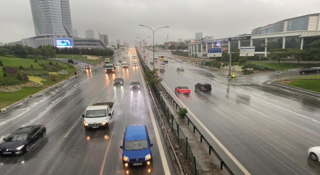 İstanbulda yağmur sonrası trafik yoğunluğu