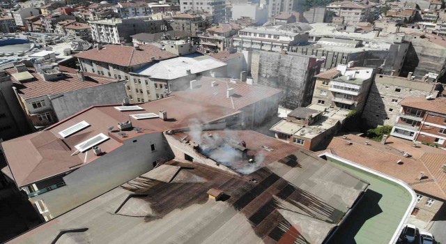 İtfaiye dar sokağa girmekte zorlandı