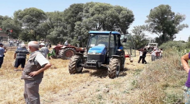 İtfaiye ile mahalleli yangını birlikte söndürdü