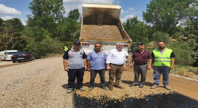 İvrindide kırsal mahalle yolları asfaltlanıyor