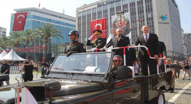 İzmirde 30 Ağustos Zafer Bayramı coşkusu