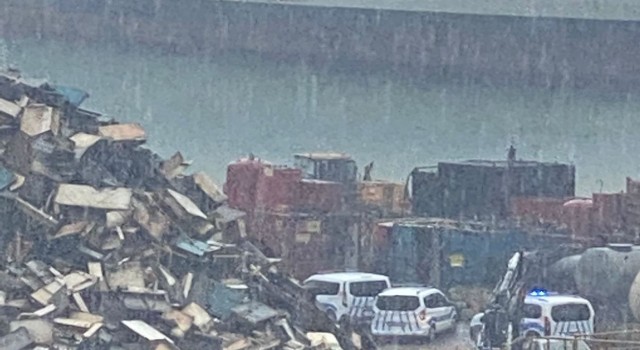 İzmirde deniz kıyısında erkek cesedi bulundu