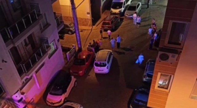İzmirde erkek arkadaşı tarafından silahla vurulan kadın yaralandı