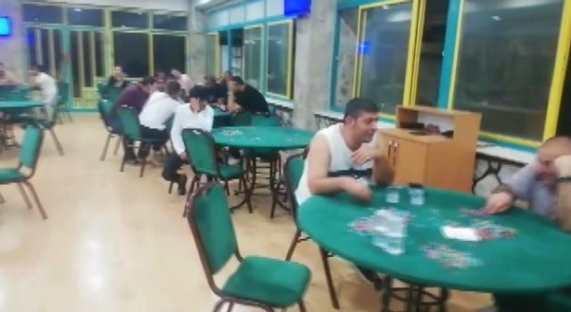 İzmirde kumar oynarken suçüstü yakalanan 41 kişiye ceza yağdı