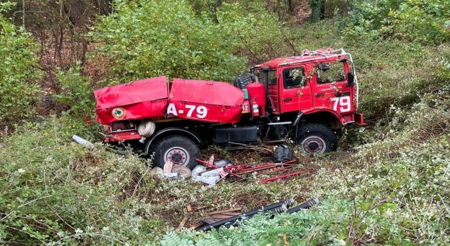 İzmirde orman yangını ihbarına giden arazöz kaza yaptı: 4 yaralı