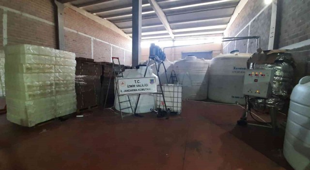 İzmirde sahte içki tacirlerine darbe: 25 ton sahte/kaçak alkol ele geçirildi