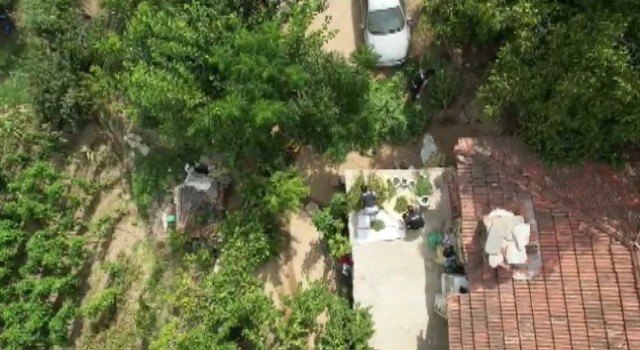 İzmirde zehir tacirinin adresine dron destekli operasyon