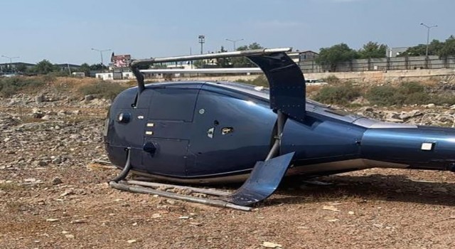 İzmirin Çiğli ilçesinde sivil bir helikopter kalkış esnasında yan yattı. İhbar üzerine olay yerine çok sayıda sağlık, itfaiye ve polis ekibi sevk edildi.