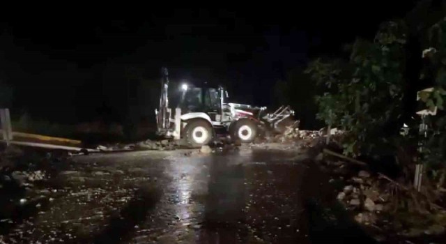 İznikte sağanak yağış sele neden oldu