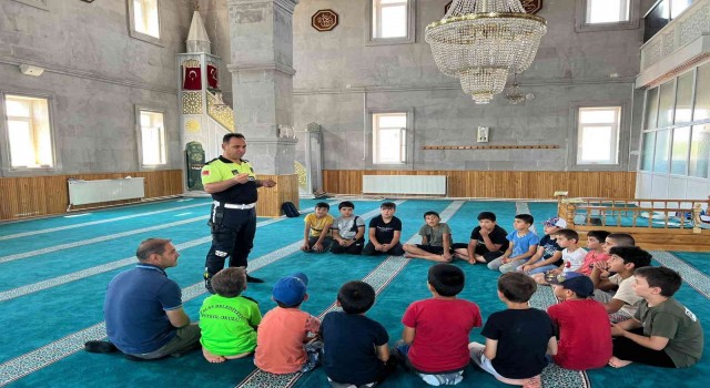 Jandarma bin 456 öğrenciye trafik eğitimi verdi