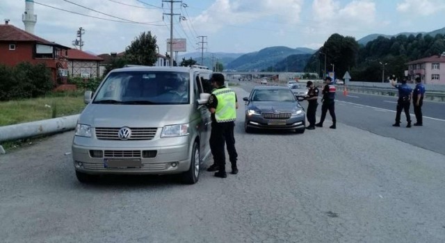 Jandarma ekiplerinden trafik denetimi