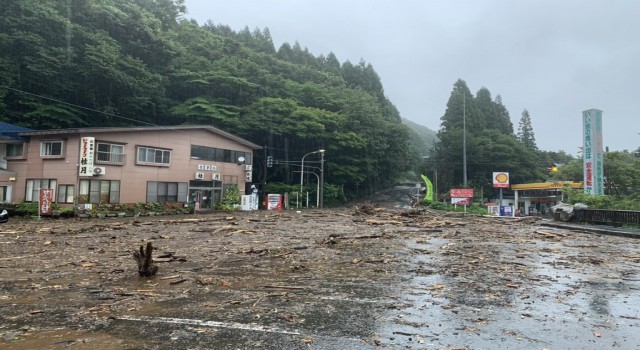 Japonyada sel: Tren seferleri iptal edildi