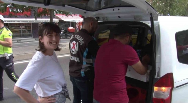 Kadıköyde dronlu trafik denetimine takılan sürücü: Çekin güzel çekin