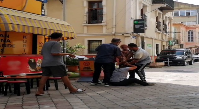 Kadınların saç saça baş başa kıskançlık kavgası